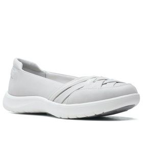 NEW IN BOX! Cloudsteppers by Clarks Adella Poppy Light Grey casual shoes size 9W